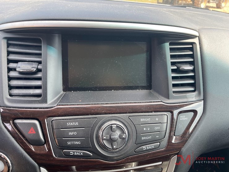 2013-nissan-pathfinder-sl-image-21