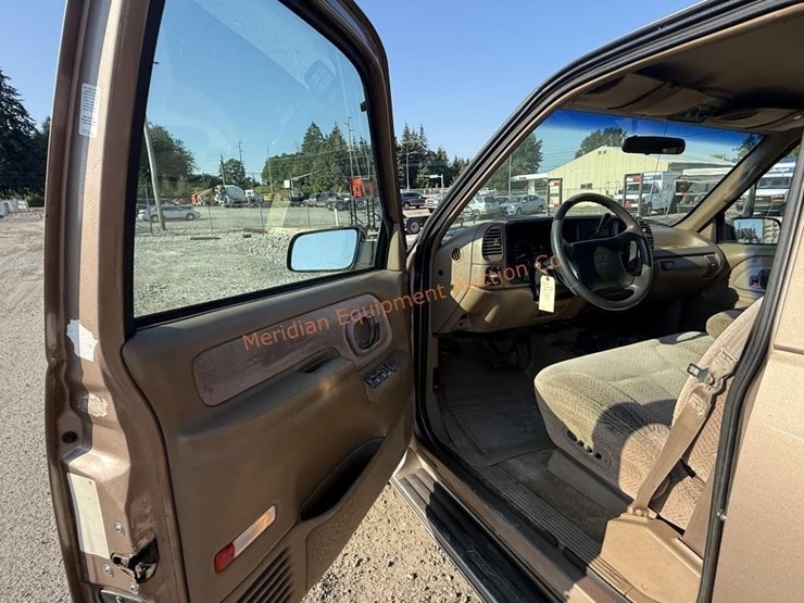 1995-chevrolet-suburban-1500-ls-image-39