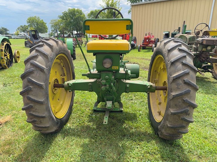 john-deere-b-image-3