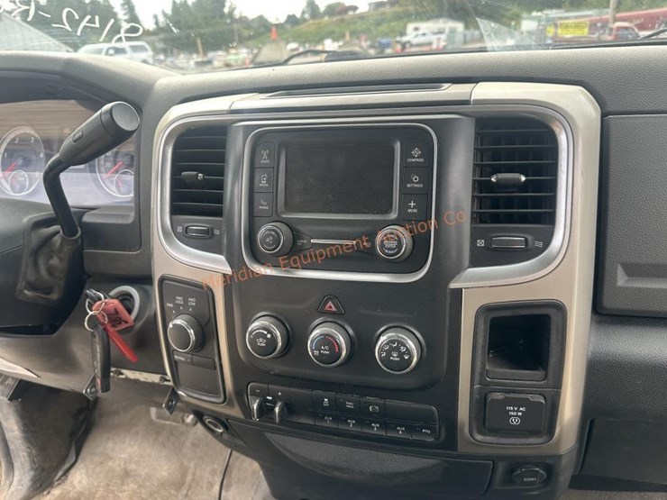2014-dodge-ram-3500-image-36