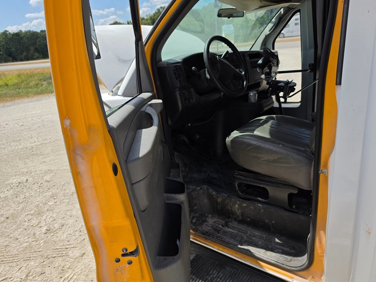 #26511-•-2005-gmc-savana-van-image-27