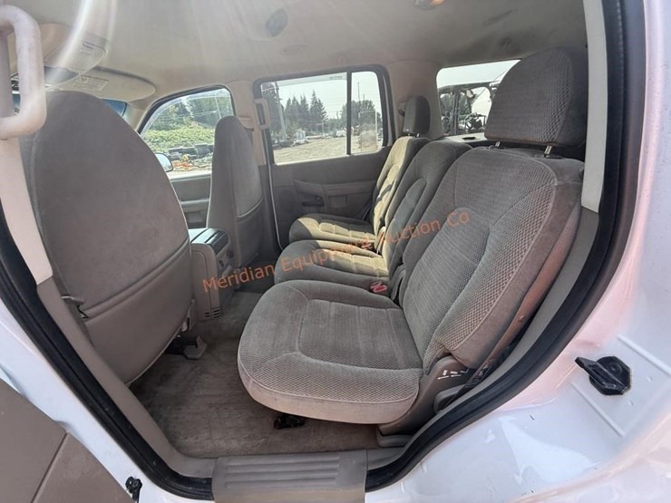 2002-ford-explorer-xlt-image-30