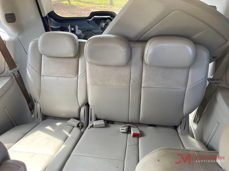 2008-chrysler-town-&-country-image-25