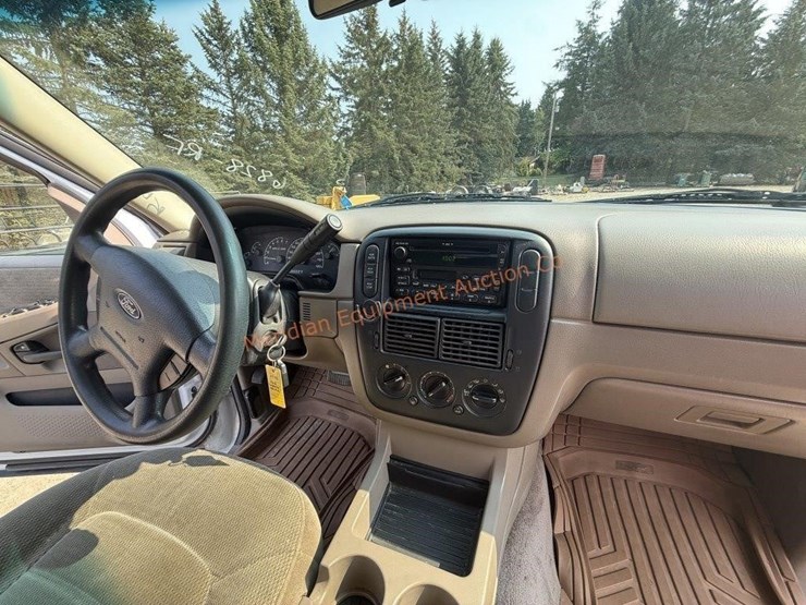2002-ford-explorer-xlt-image-39