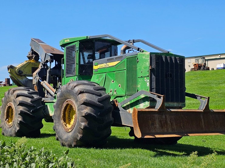 2016-deere-848l-image-4