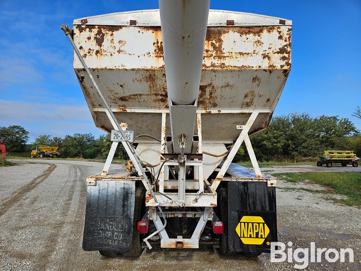1990-peterbilt-579-image-10