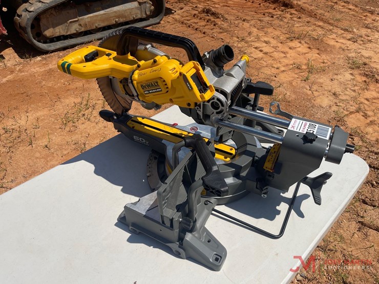 dewalt-battery-powered-miter-saw-image-5