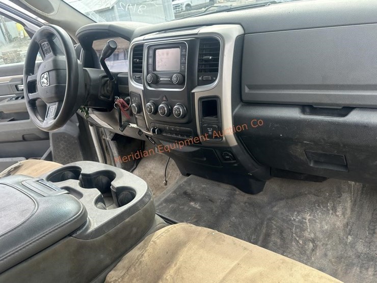 2014-dodge-ram-3500-image-35