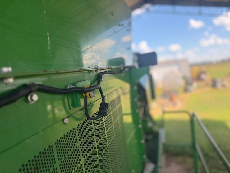 2015-john-deere-cp690-image-113