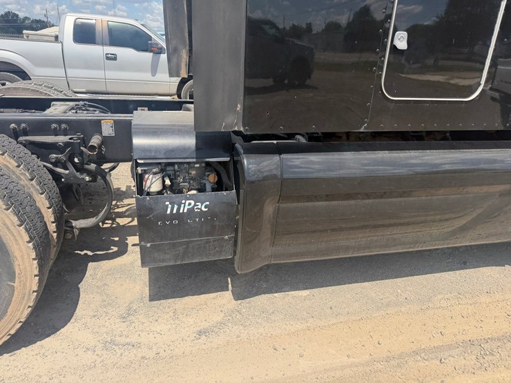 2016-peterbilt-579-image-54