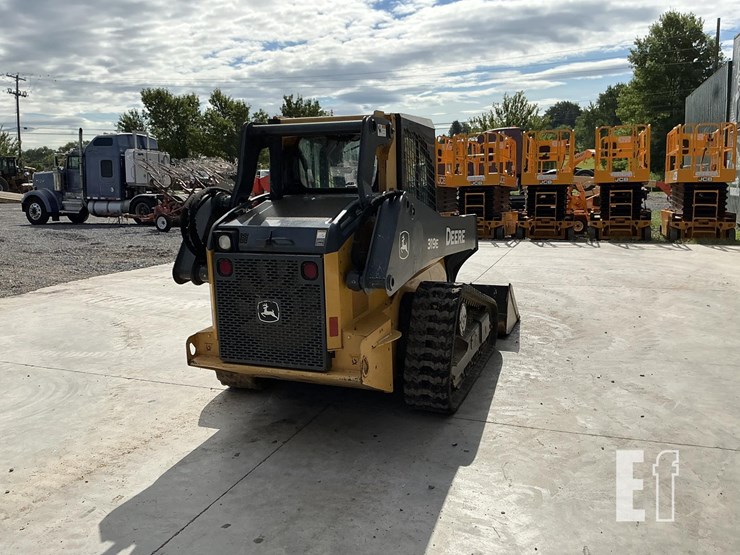 2015-deere-319e-image-4