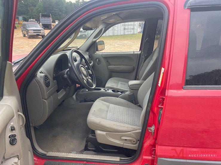 2005-jeep-liberty-image-19