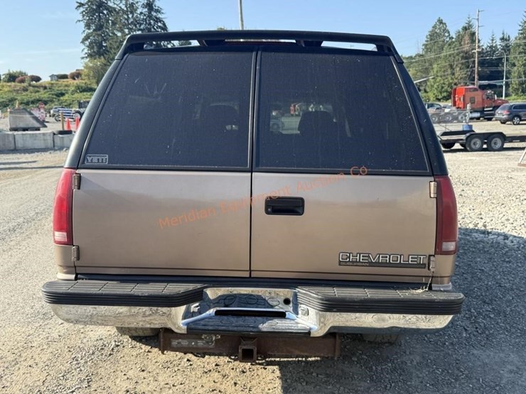 1995-chevrolet-suburban-1500-ls-image-5