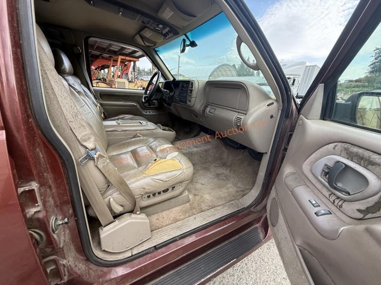 1998-chevrolet-suburban-1500-image-25