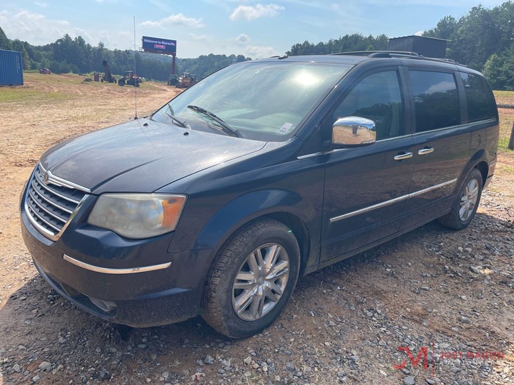 2008-chrysler-town-&-country-image-7