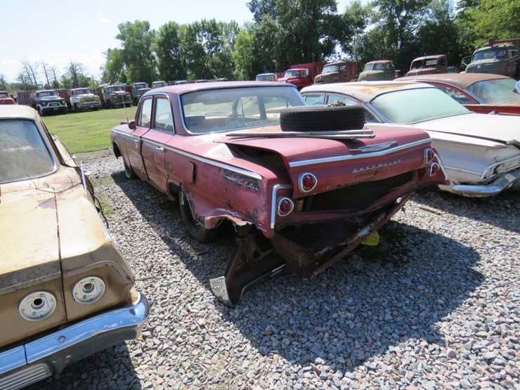 1962-chevrolet-belair-4dr-sedan-image-3