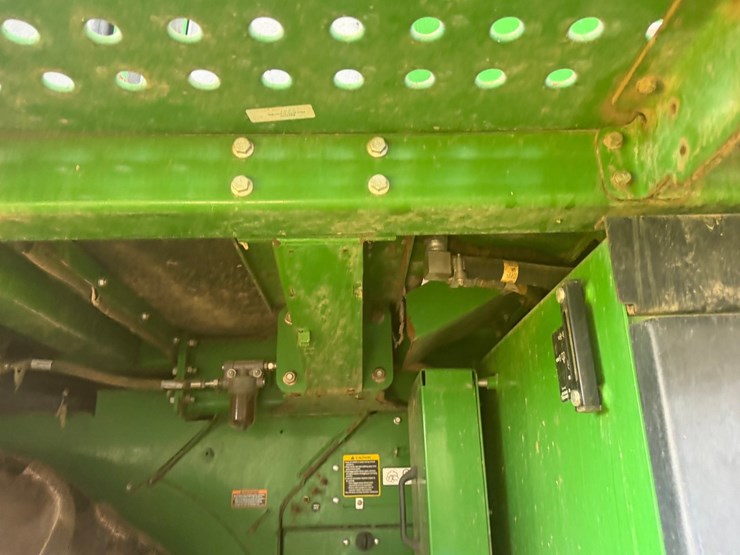 2015-john-deere-cp690-image-56