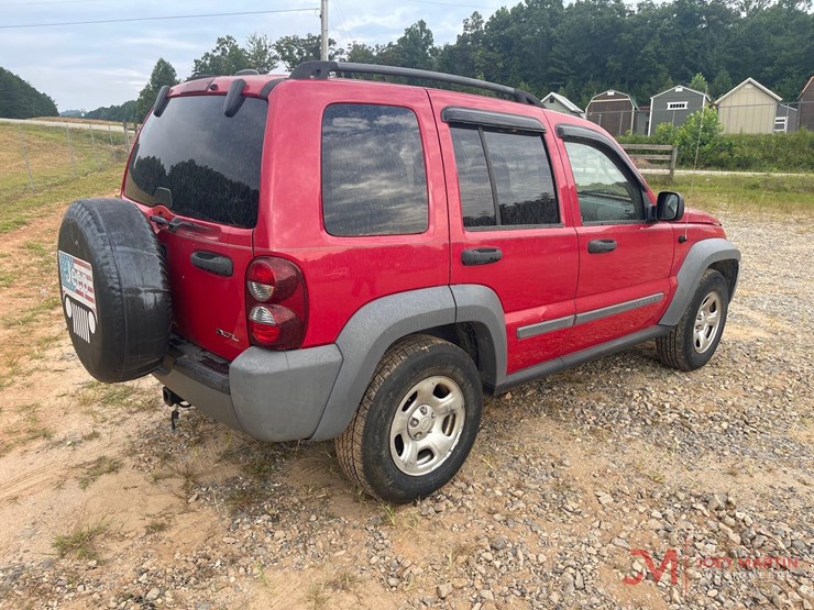 2005-jeep-liberty-image-3