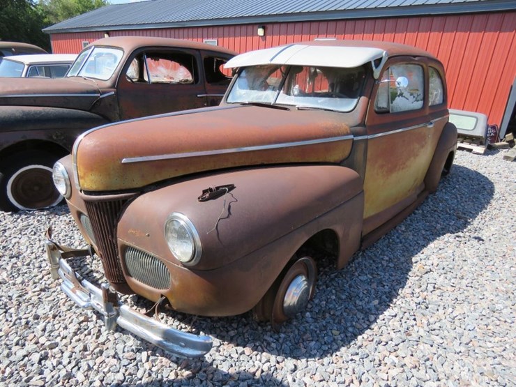 1941-super-deluxe-tudor-sedan-image-2
