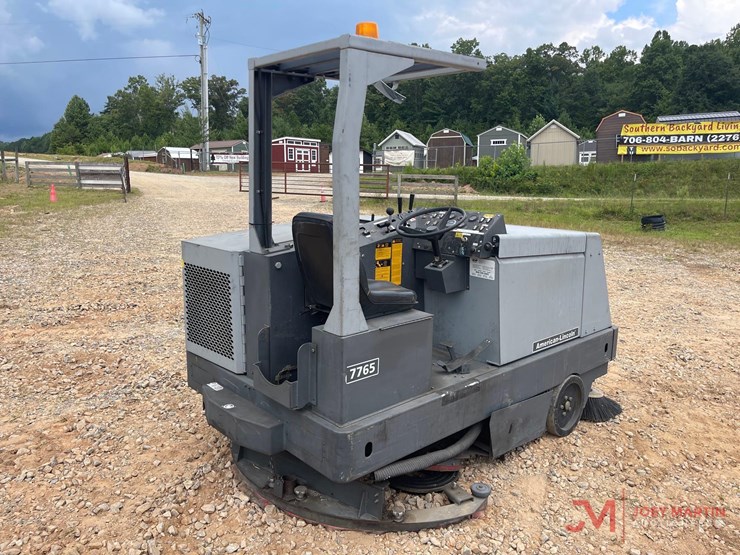 american-lincoln-advanced-7765-industrial-combination-ride-on-sweeper-image-3