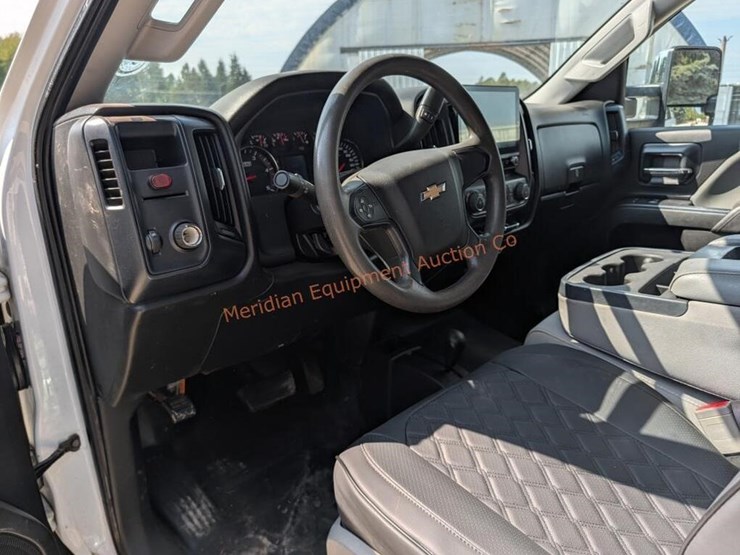 2017-chevrolet-silverado-3500-image-11