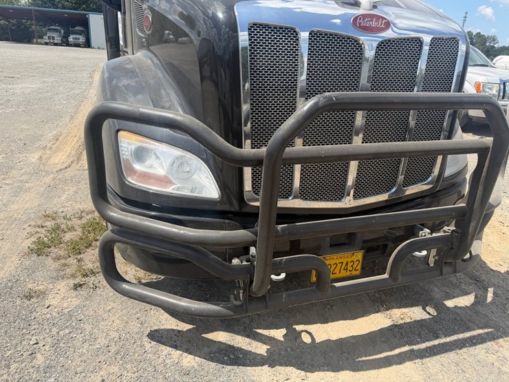 2016-peterbilt-579-image-44