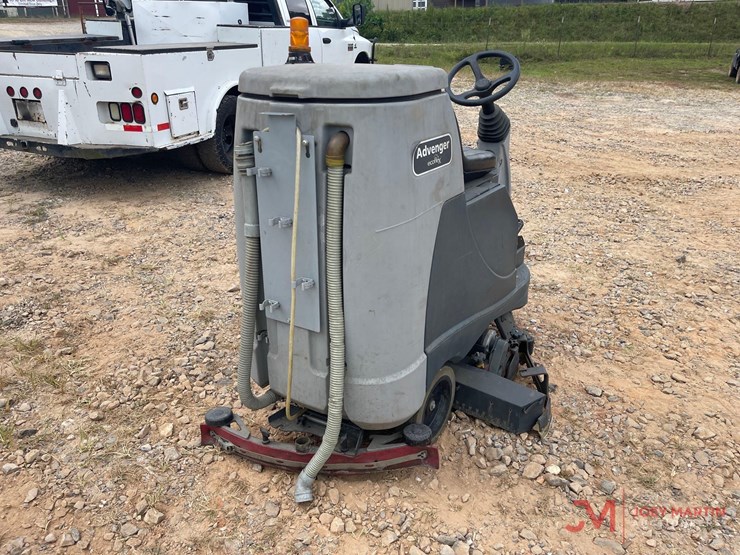 advance-avenger-x2805c-electric-floor-cleaner-image-3