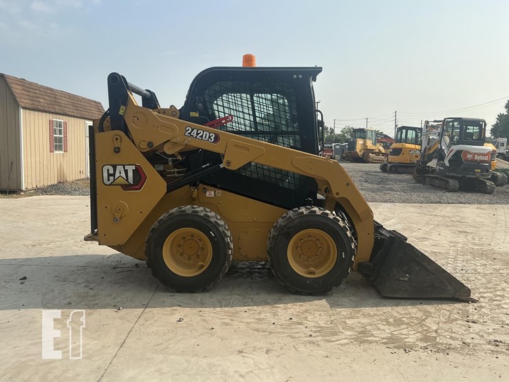 2020-caterpillar-242d3-image-5