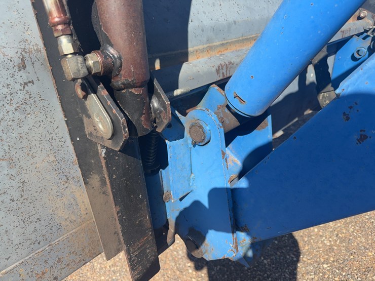 new-holland-tm125-image-19