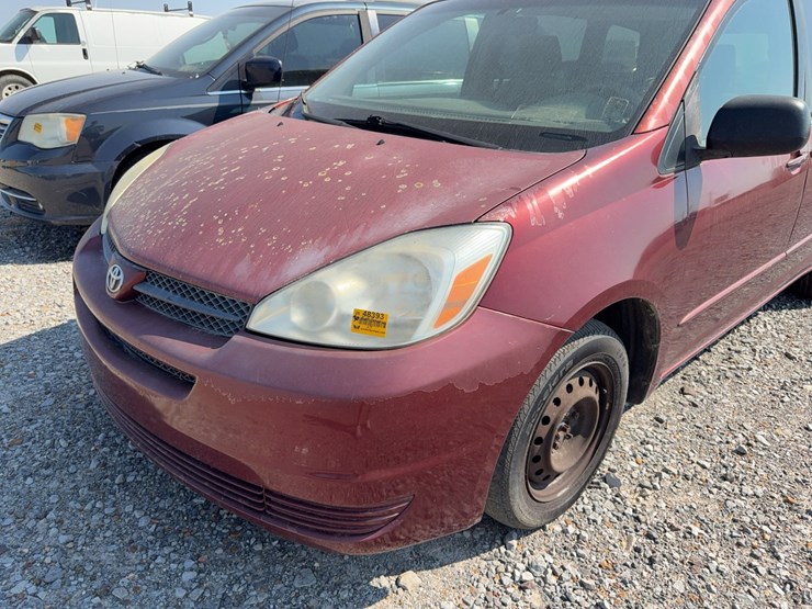2004-toyota-sienna-image-33