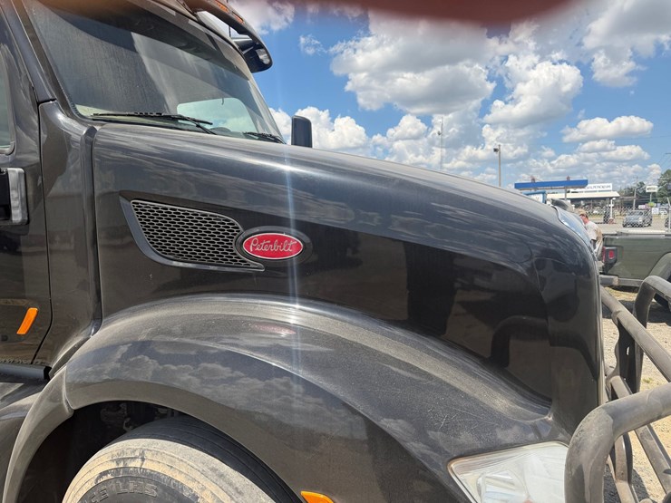 2016-peterbilt-579-image-46