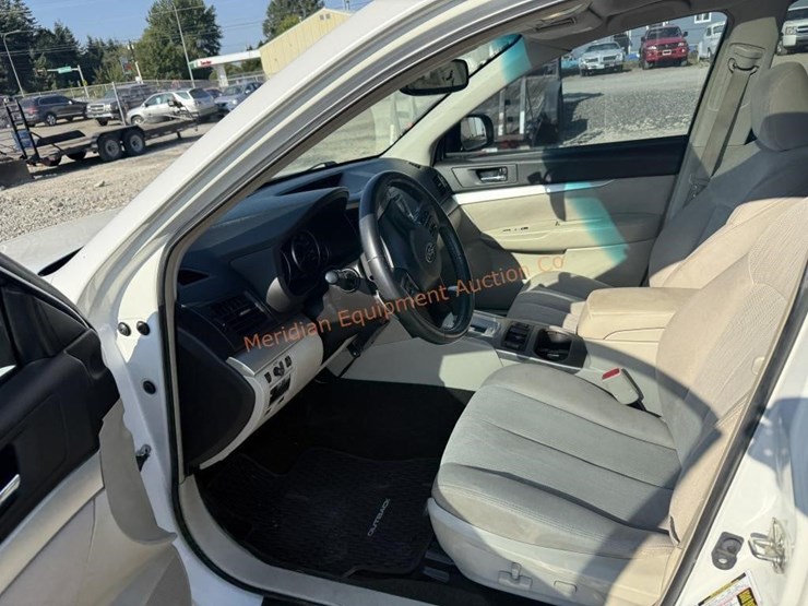 2013-subaru-outback-image-39