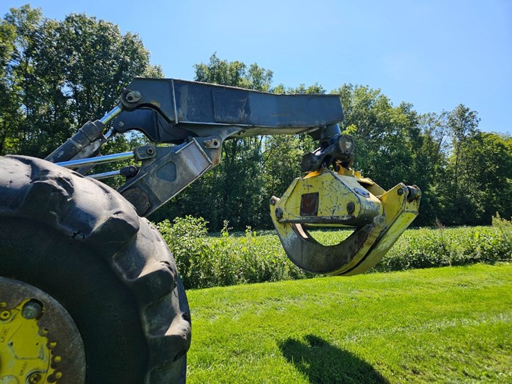 2016-deere-848l-image-13
