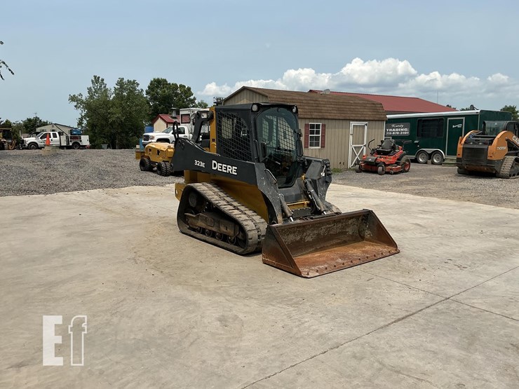 2015-deere-323e-image-6
