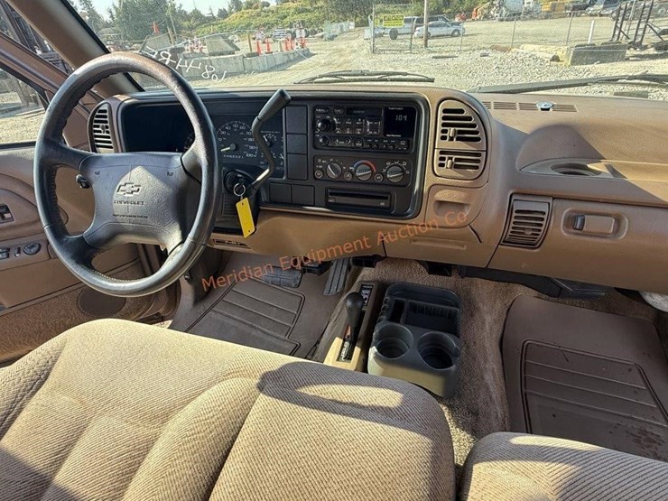 1995-chevrolet-suburban-1500-ls-image-38