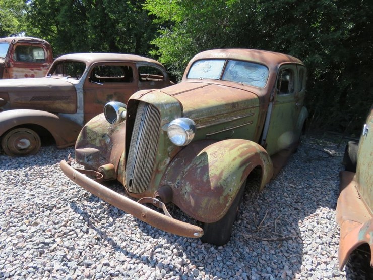 1937-plymouth-sedan-image-2