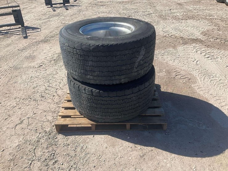 michelin-455/55/22.5-tires-with-10-lug-rims-image-2