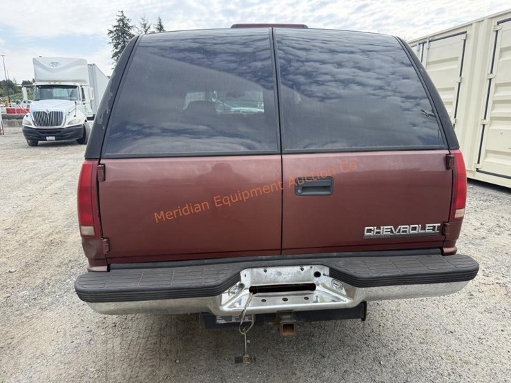 1998-chevrolet-suburban-1500-image-3