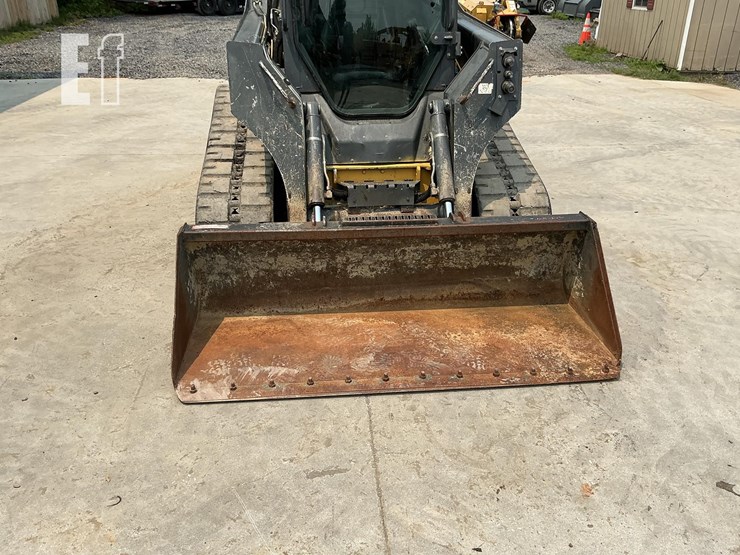 2015-deere-323e-image-11
