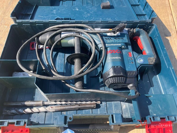 bosch-1-1/2-roto-hammer-drill-with-case,-(2)-concrete-bits-image-2