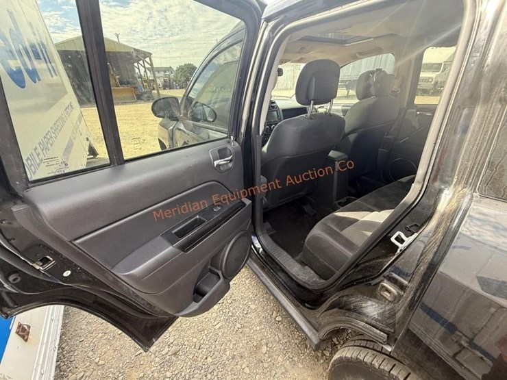 2013-jeep-compass-latitude-image-25