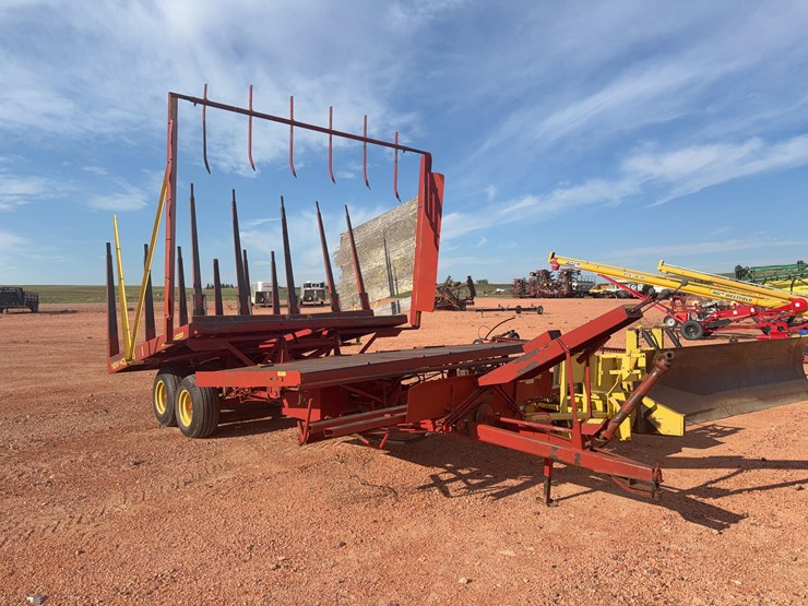 new-holland-1033-image-2