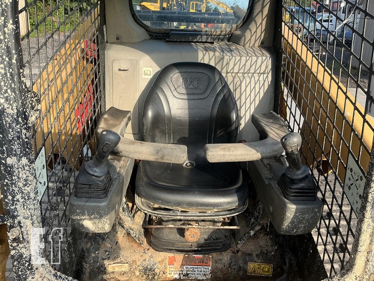 2020-caterpillar-249d3-image-14