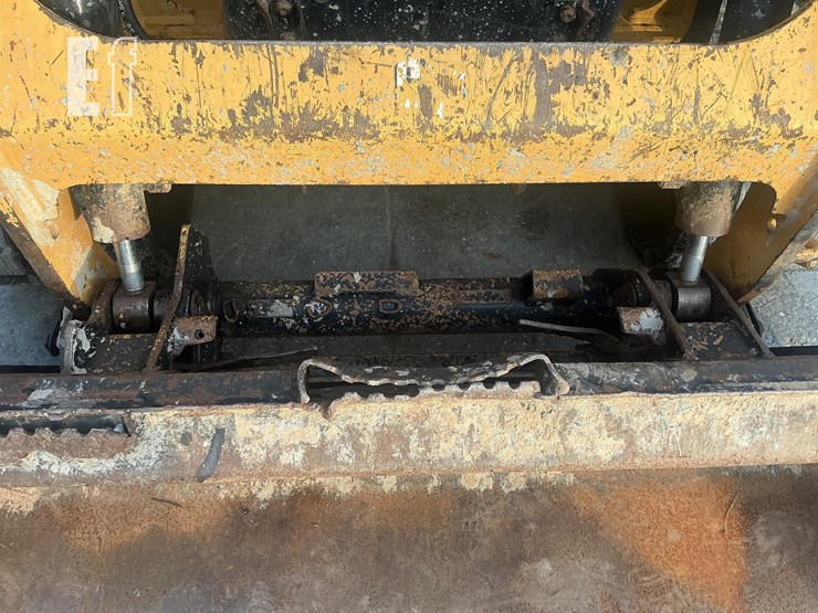 2021-caterpillar-249d3-image-12