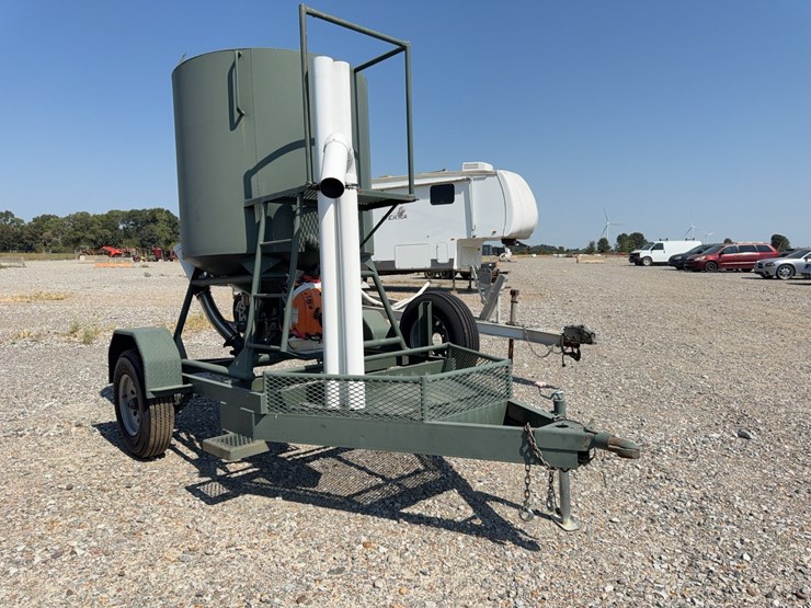#49010-•-2020-meritt-management-co-wildlife-feeeder-w/-trailer-1m9w1w160ca57581-inv#-49010-image-3