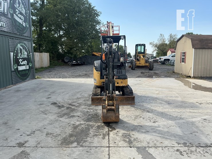 2015-deere-26g-image-7