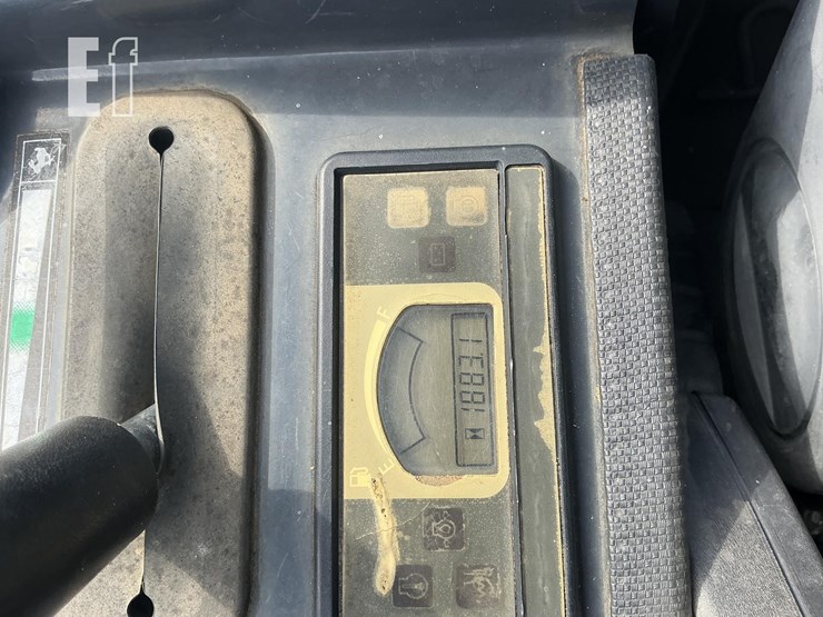 2015-deere-26g-image-15