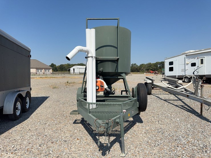 #49010-•-2020-meritt-management-co-wildlife-feeeder-w/-trailer-1m9w1w160ca57581-inv#-49010-image-2