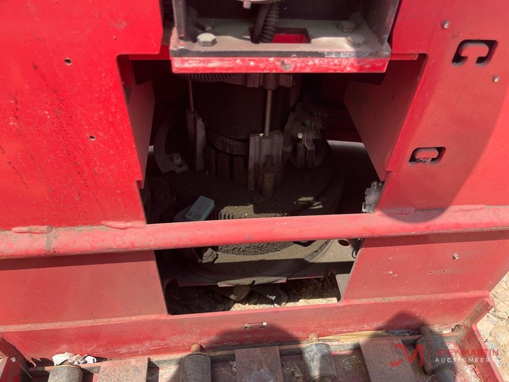 raymond-8610-electric-tow-tractor-image-9