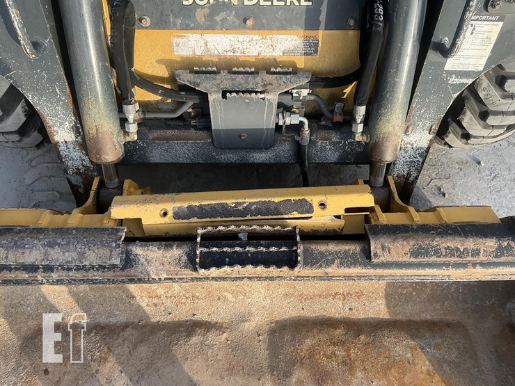 2022-deere-318g-image-10